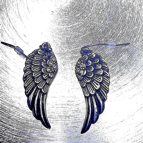 Jewelry - Nwot Angel wing earrings with lab made diamonds on the inside area of the wing
